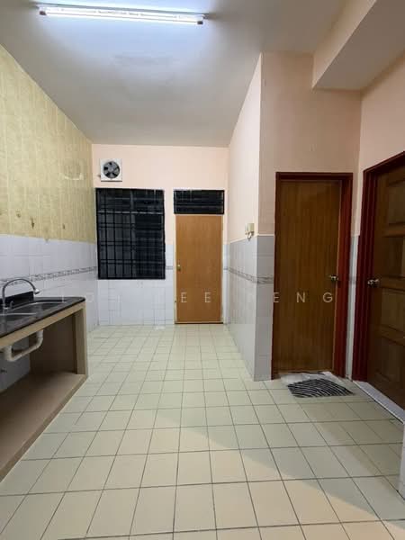 1-storey Terraced House for Sale in Kulai (Johor) - Loh Lee Peng - Kitchen - PropertyGuru.com.my