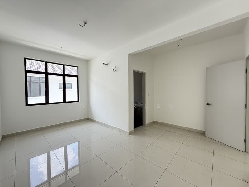Semi-Detached House for Sale in Bandar Baru Sri Klebang (Chemor) - Jodie Kuan - Bedroom 1 - PropertyGuru.com.my