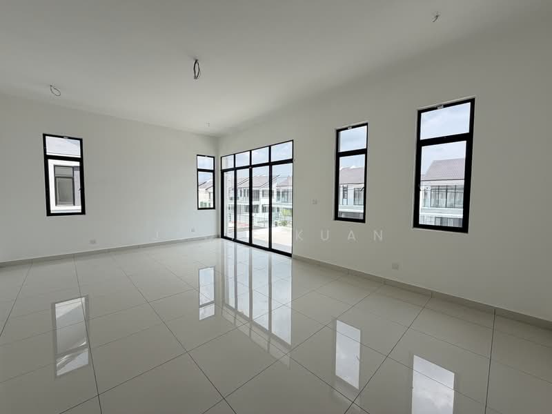 Semi-Detached House for Sale in Bandar Baru Sri Klebang (Chemor) - Jodie Kuan - Master Bedroom - PropertyGuru.com.my