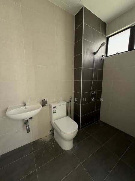 Semi-Detached House for Sale in Bandar Baru Sri Klebang (Chemor) - Jodie Kuan - Bedroom 4 En-suite Bath - PropertyGuru.com.my