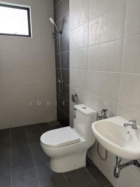 Semi-Detached House for Sale in Bandar Baru Sri Klebang (Chemor) - Jodie Kuan - Guest Bathroom - PropertyGuru.com.my