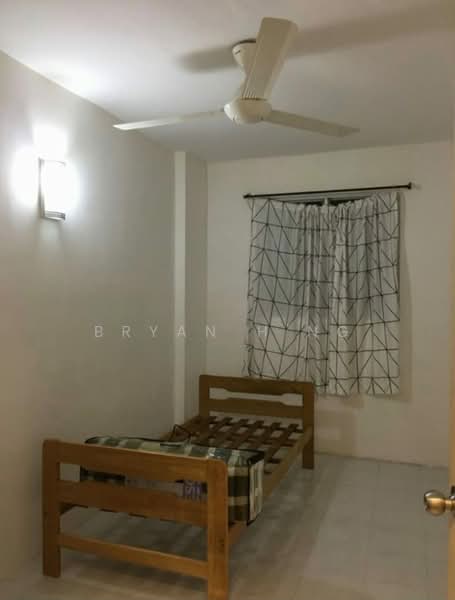 Pangsapuri untuk Dijual di Pinang Emas - Bryan H'ng - Bedroom - PropertyGuru.com.my