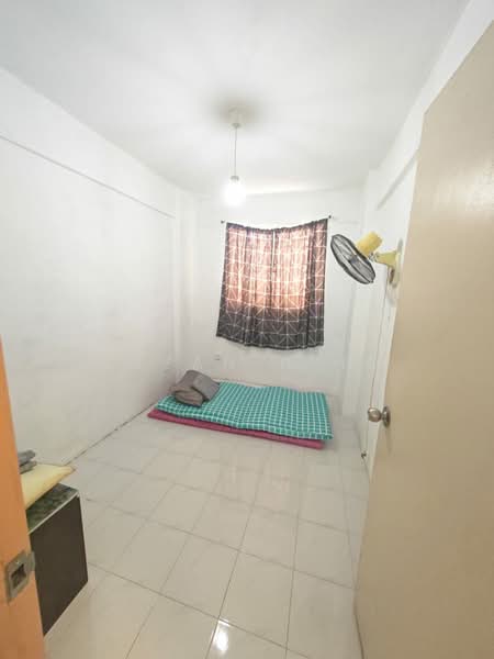 Pangsapuri untuk Dijual di Pinang Emas - Bryan H'ng - Bedroom - PropertyGuru.com.my