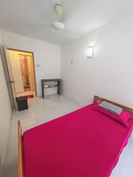 Pangsapuri untuk Dijual di Pinang Emas - Bryan H'ng - Bedroom - PropertyGuru.com.my