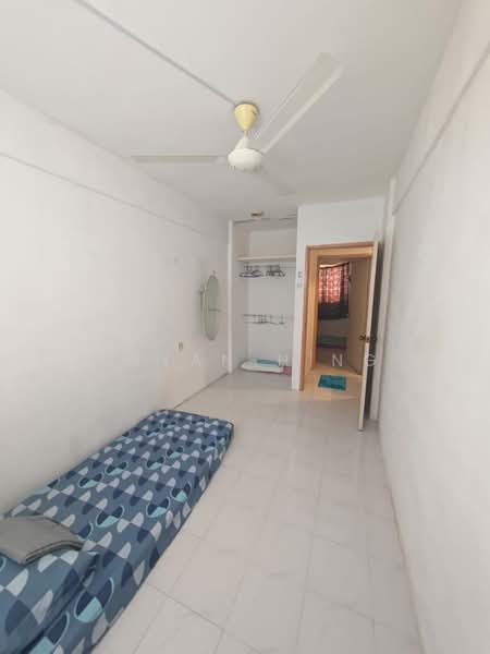 Pangsapuri untuk Dijual di Pinang Emas - Bryan H'ng - Bedroom - PropertyGuru.com.my