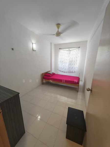 Pangsapuri untuk Dijual di Pinang Emas - Bryan H'ng - Bedroom - PropertyGuru.com.my