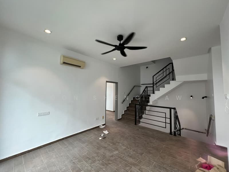 Semi-Detached House for Sale in Subang Jaya (Selangor) - Soon Sheng Law - Living Room - PropertyGuru.com.my