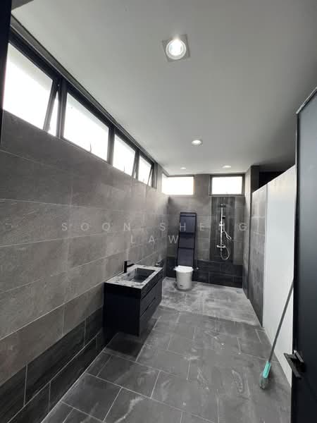 Semi-Detached House for Sale in Subang Jaya (Selangor) - Soon Sheng Law - Bathroom - PropertyGuru.com.my