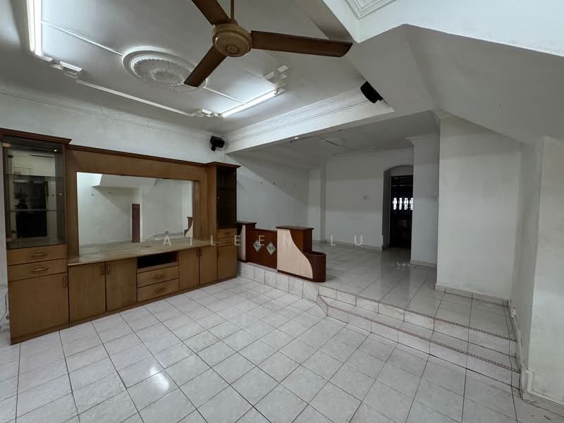 2-storey Terraced House for Sale in Taman Bukit Mewah (Tampoi) - Aileen Lui - Living Room - PropertyGuru.com.my