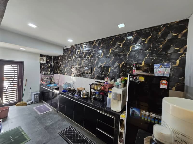 2-storey Terraced House for Sale in Taman Seri Orkid (Skudai) - Calvin Wong - Kitchen - PropertyGuru.com.my