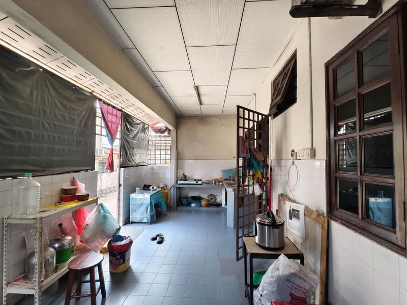 2-storey Terraced House for Sale in Taman Molek (Johor Bahru) - Jeffrey Lim - Kitchen - PropertyGuru.com.my