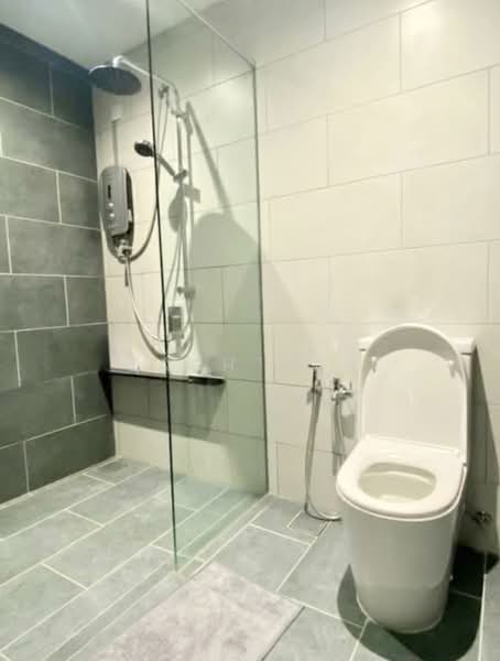 Service Residence for Sale at Paisley @ Tropicana Metropark - Zach Gan - Bathroom - PropertyGuru.com.my