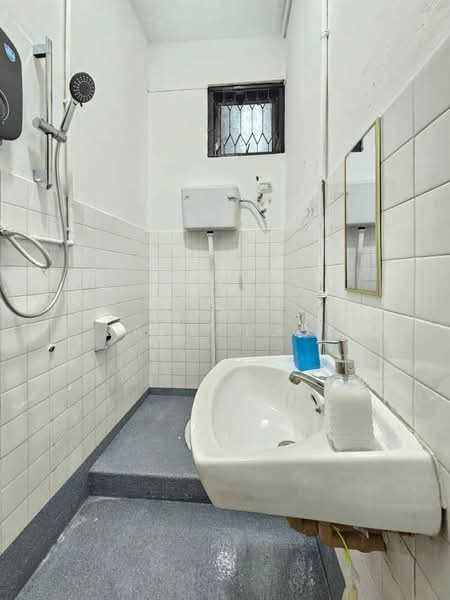 2-storey Terraced House for Sale in Taman Tasek (Johor Bahru) - Jane Ngoi - Bathroom - PropertyGuru.com.my