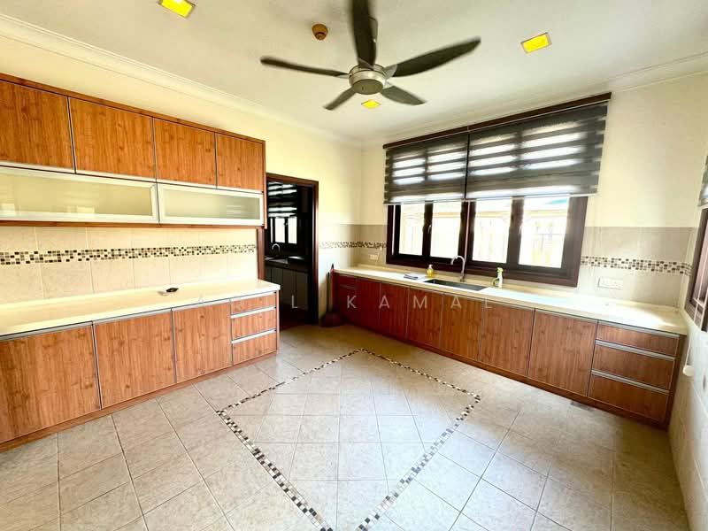 Bungalow for Sale in Saujana (Selangor) - Aqil Kamal - Kitchen - PropertyGuru.com.my