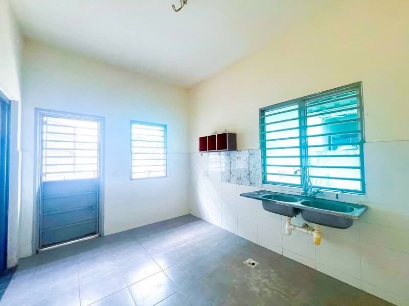 Semi-Detached House for Sale in Taman Tasik Semenyih (Semenyih) - Baizura Agus - Kitchen - PropertyGuru.com.my