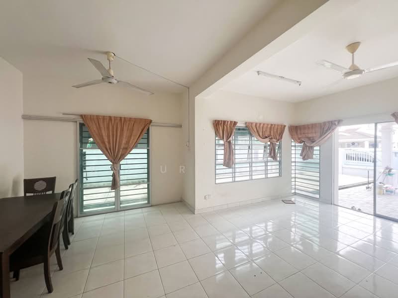 Semi-Detached House for Sale in Taman Tasik Semenyih (Semenyih) - Baizura Agus - Living Room - PropertyGuru.com.my