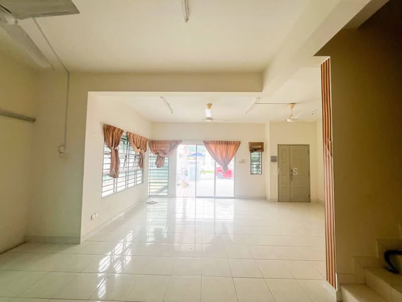 Semi-Detached House for Sale in Taman Tasik Semenyih (Semenyih) - Baizura Agus - Living Room - PropertyGuru.com.my