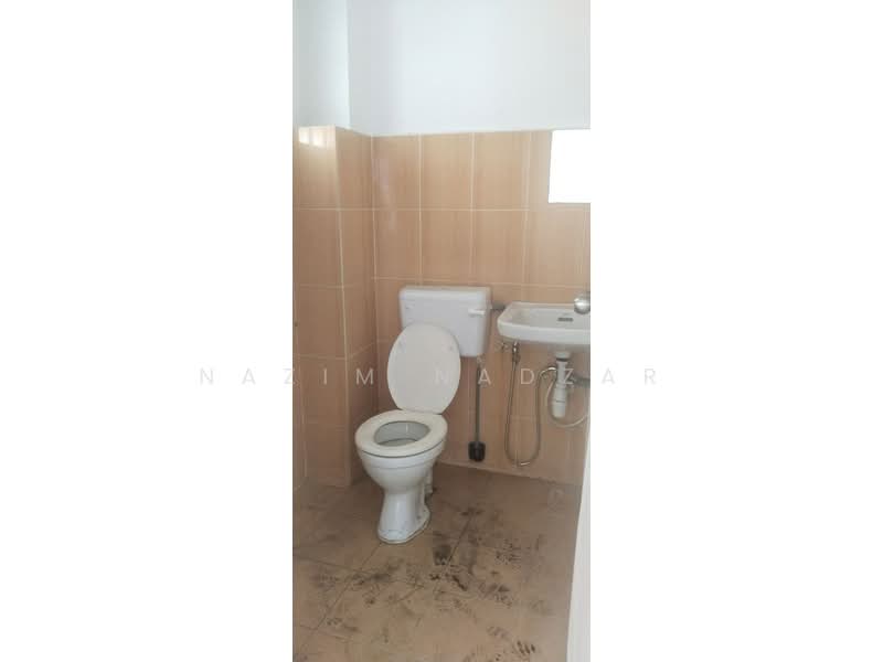 2-storey Terraced House for Sale in Taman Balakong Jaya (Balakong) - Nazim Nadzar - Bathroom - PropertyGuru.com.my