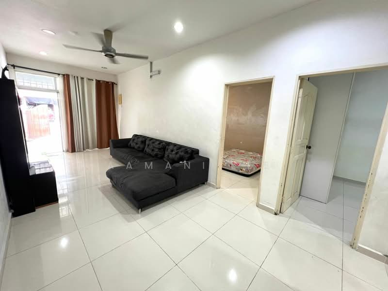 Rumah Teres 1 Tingkat untuk Dijual di Taman Megah Ria (Masai) - Aamani Lee - Living Room - PropertyGuru.com.my