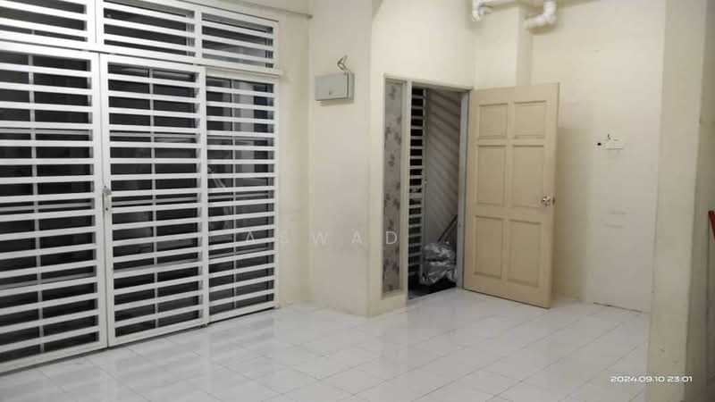 2-storey Terraced House for Sale in Teluk Kumbar (Bayan Lepas) - Aswad . - Interior - PropertyGuru.com.my