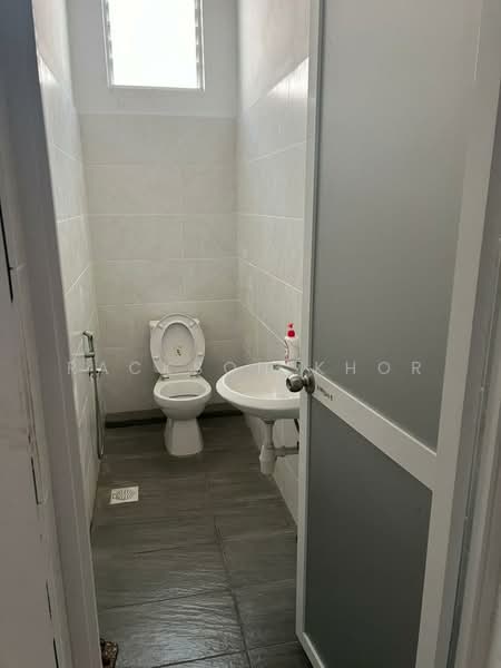 Factory for Rent in Batu Kawan (Penang) - Rackson Khor - Bathroom - PropertyGuru.com.my