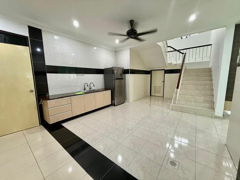 Rumah Banglo untuk Disewa di Bandar Baru Sri Klebang (Chemor) - Angielina Chooi - Kitchen - PropertyGuru.com.my