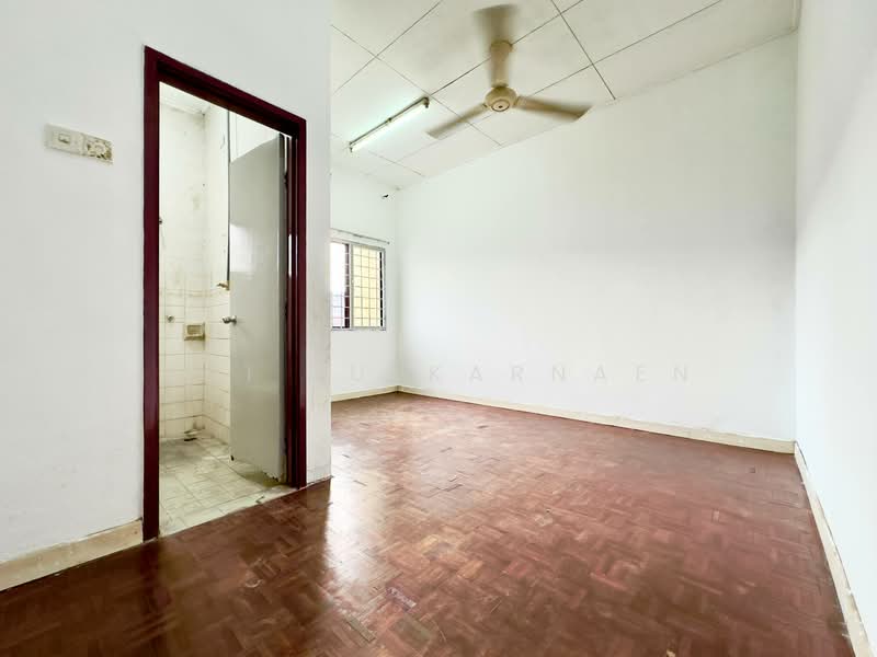 2-storey Terraced House for Sale in Seksyen 7 (Shah Alam) - Adi Zulkarnaen - Bathroom - PropertyGuru.com.my
