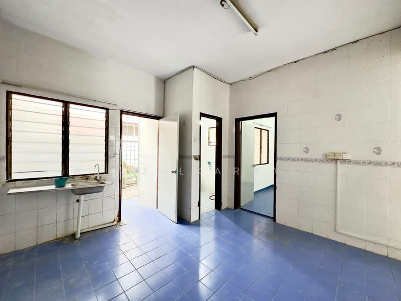 2-storey Terraced House for Sale in Seksyen 7 (Shah Alam) - Adi Zulkarnaen - Kitchen - PropertyGuru.com.my
