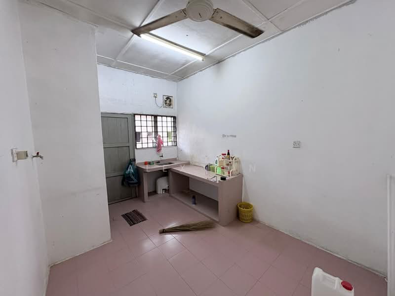Taman Mewah untuk Untuk Disewa - RM 1,100 /bulan, Apr 2026 - Kitchen - PropertyGuru.com.my