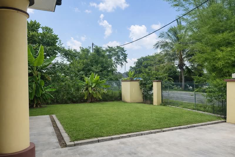 Bungalow for Sale in Bandar Mahkota Banting (Tanjong Duabelas) - Jack Liew - Garden - PropertyGuru.com.my
