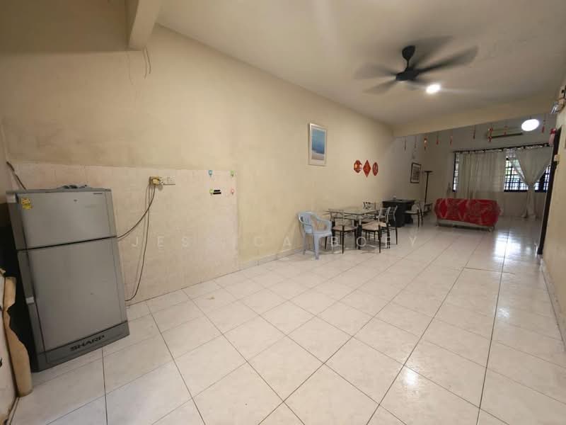 1.5-storey Terraced House for Sale in Taman Pelangi Indah (Ulu Tiram) - Jessica Boey - Living Room - PropertyGuru.com.my