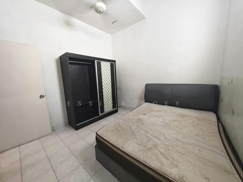 1.5-storey Terraced House for Sale in Taman Pelangi Indah (Ulu Tiram) - Jessica Boey - Bedroom - PropertyGuru.com.my