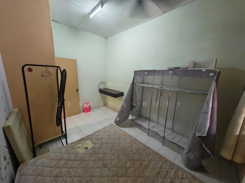 1.5-storey Terraced House for Sale in Taman Pelangi Indah (Ulu Tiram) - Jessica Boey - Bedroom - PropertyGuru.com.my