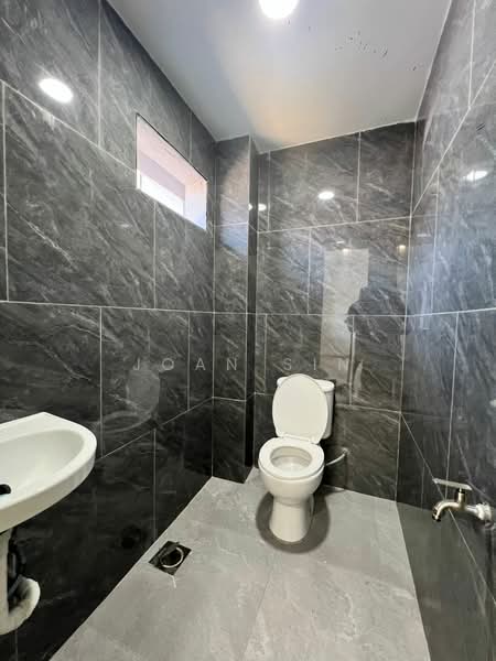 2-storey Terraced House for Sale in Taman Bukit Kempas (Tampoi) - Joan Sin - Bathroom - PropertyGuru.com.my