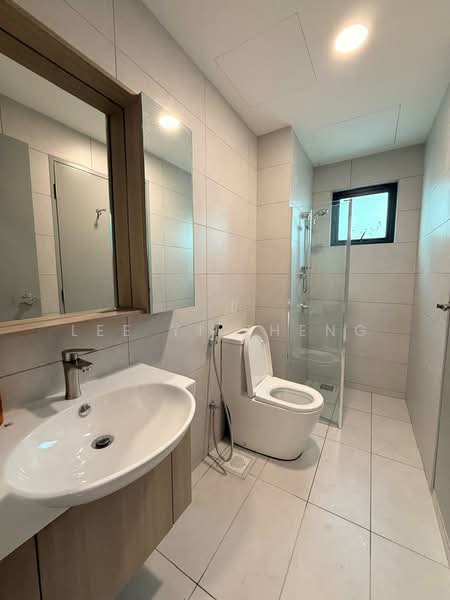 Servis Apartment untuk Dijual di Sinaran @ Utropolis - Lee Yi Zheng - Bathroom - PropertyGuru.com.my