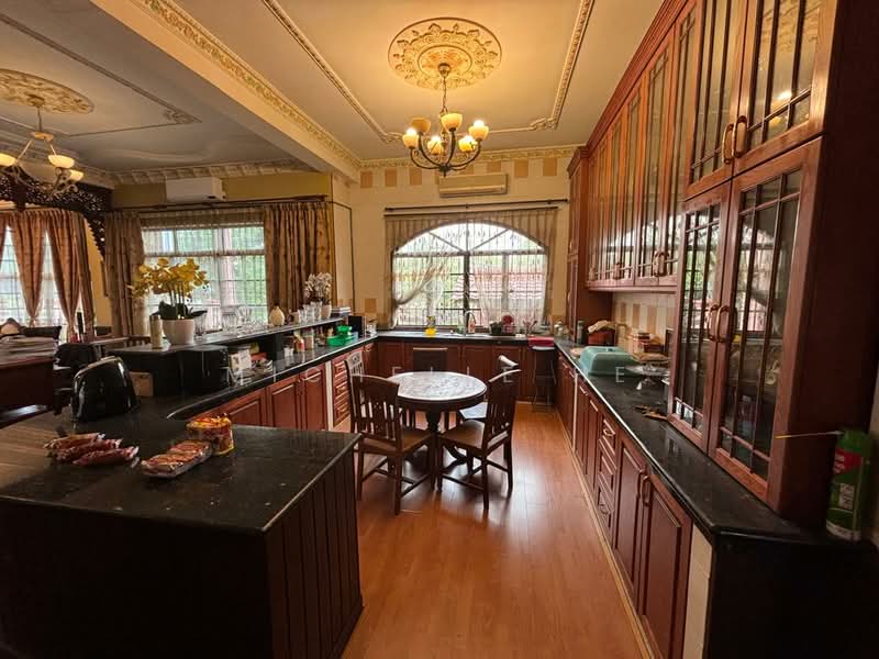 Kampung Melayu Majidee untuk Untuk Dijual - RM 1,250,000, Apr 2026 - Kitchen - PropertyGuru.com.my