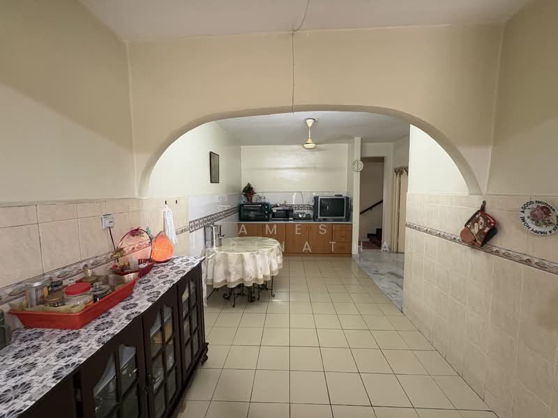 2-storey Terraced House for Sale in Bandar Kinrara (Selangor) - James Savarinathan - Kitchen - PropertyGuru.com.my