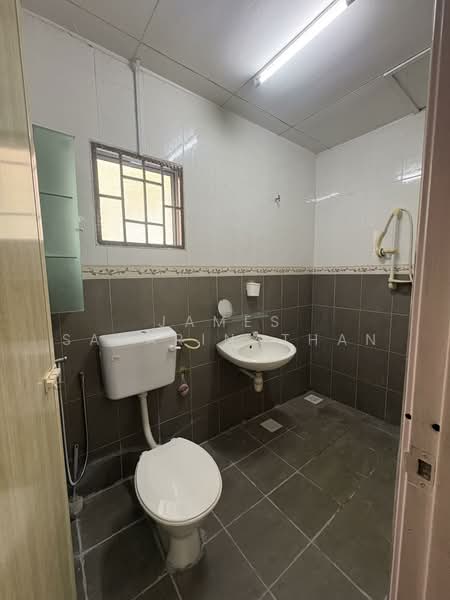 2-storey Terraced House for Sale in Bandar Kinrara (Selangor) - James Savarinathan - Bathroom - PropertyGuru.com.my