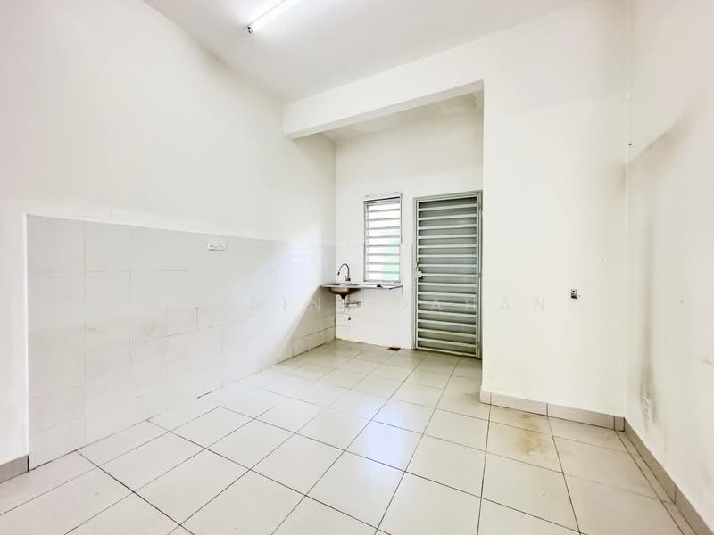 2-storey Terraced House for Sale in Shah Alam (Selangor) - Noraini Dahan - Kitchen - PropertyGuru.com.my