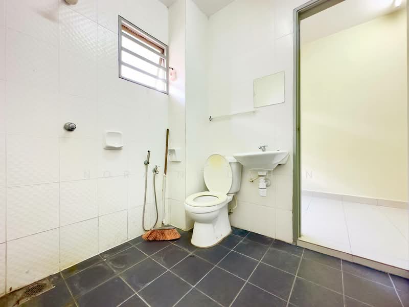 2-storey Terraced House for Sale in Shah Alam (Selangor) - Noraini Dahan - Bathroom - PropertyGuru.com.my