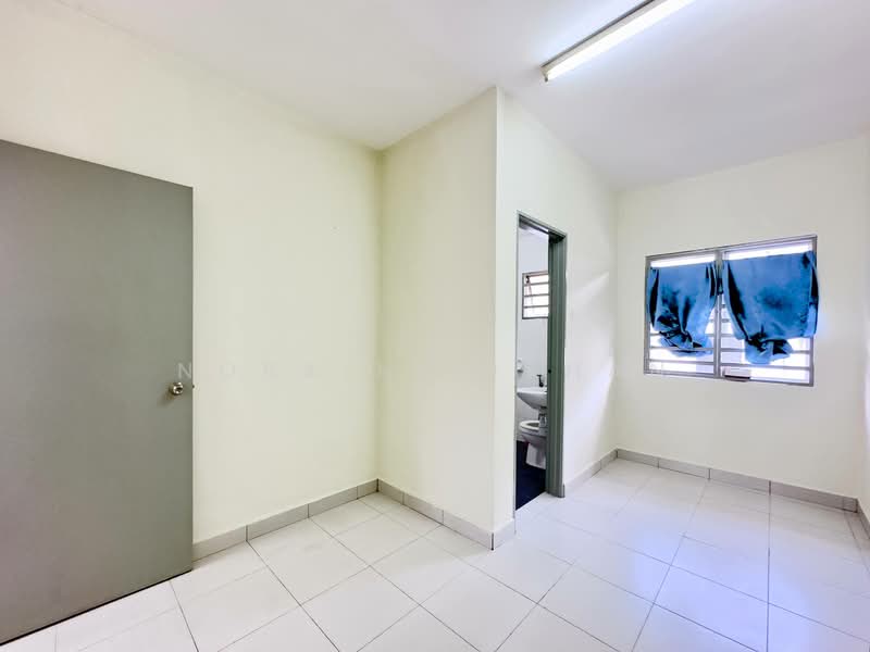 2-storey Terraced House for Sale in Aman Putri (Sungai Buloh) - Noraini Dahan - Bathroom - PropertyGuru.com.my