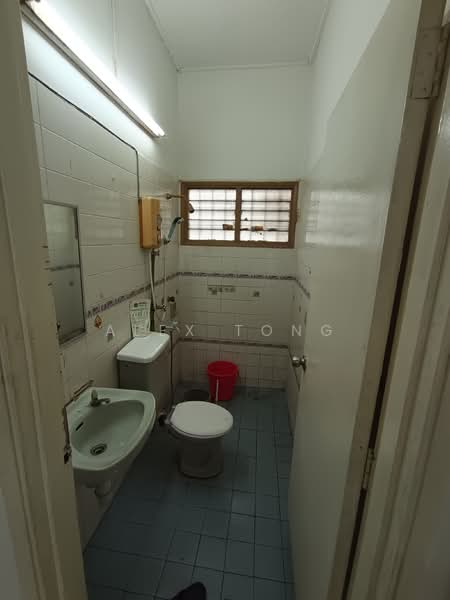 1.5-storey Terraced House for Rent in Subang Jaya (Selangor) - Alex Tong - Bathroom - PropertyGuru.com.my