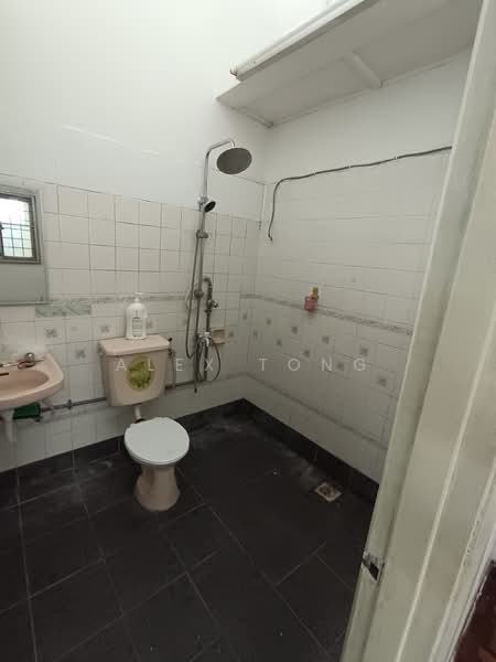 1.5-storey Terraced House for Rent in Subang Jaya (Selangor) - Alex Tong - Bathroom - PropertyGuru.com.my