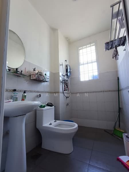 2-storey Terraced House for Sale at Taman Sri Pulai Perdana - Sam Tan - Bathroom - PropertyGuru.com.my