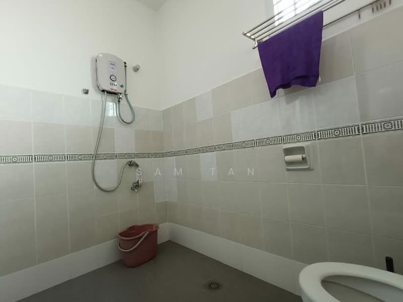 2-storey Terraced House for Sale at Taman Sri Pulai Perdana - Sam Tan - Bathroom - PropertyGuru.com.my