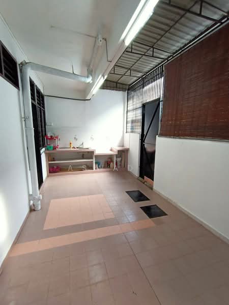 2-storey Terraced House for Sale in Taman Sri Tunas (Bayan Lepas) - Aswad . - Kitchen - PropertyGuru.com.my