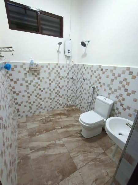 2-storey Terraced House for Sale in Taman Sri Tunas (Bayan Lepas) - Aswad . - Bathroom - PropertyGuru.com.my