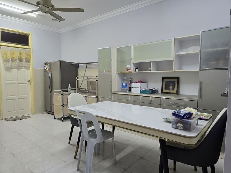 1.5-storey Terraced House for Rent in Taman Pelangi Indah (Ulu Tiram) - Evelyn Heng - Kitchen - PropertyGuru.com.my