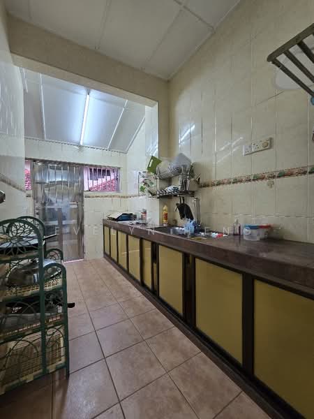 1.5-storey Terraced House for Rent in Taman Pelangi Indah (Ulu Tiram) - Evelyn Heng - Kitchen - PropertyGuru.com.my