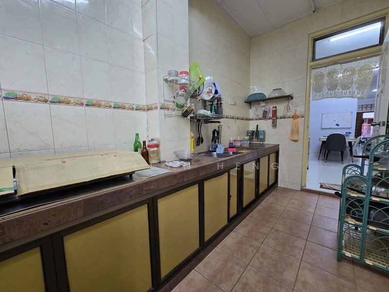 1.5-storey Terraced House for Rent in Taman Pelangi Indah (Ulu Tiram) - Evelyn Heng - Kitchen - PropertyGuru.com.my